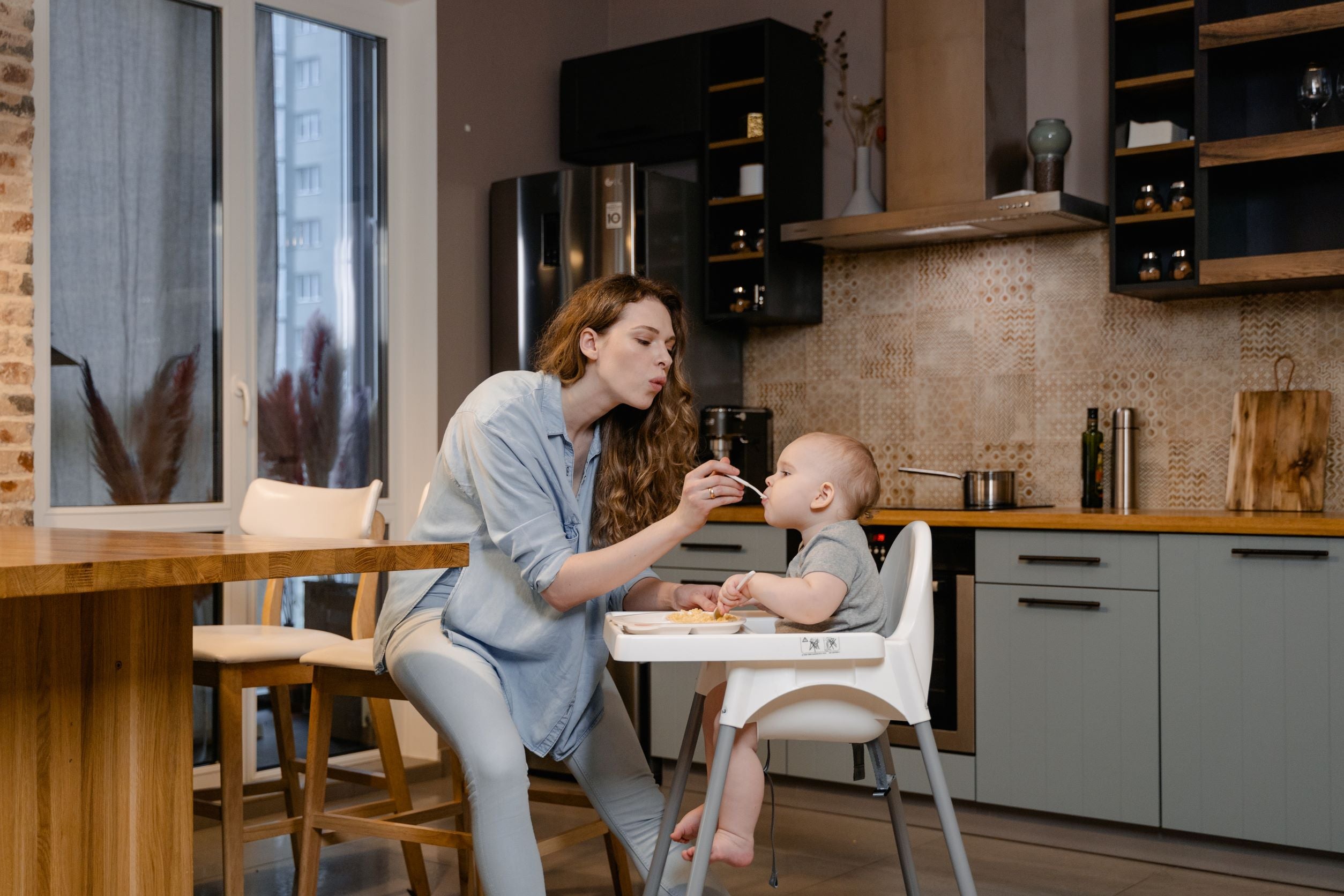 Bébé à table